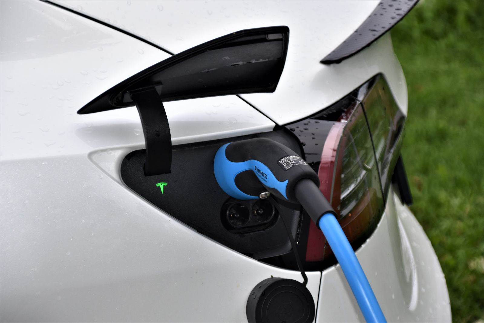 Electric cars have a dirty little recycling problem — batteries